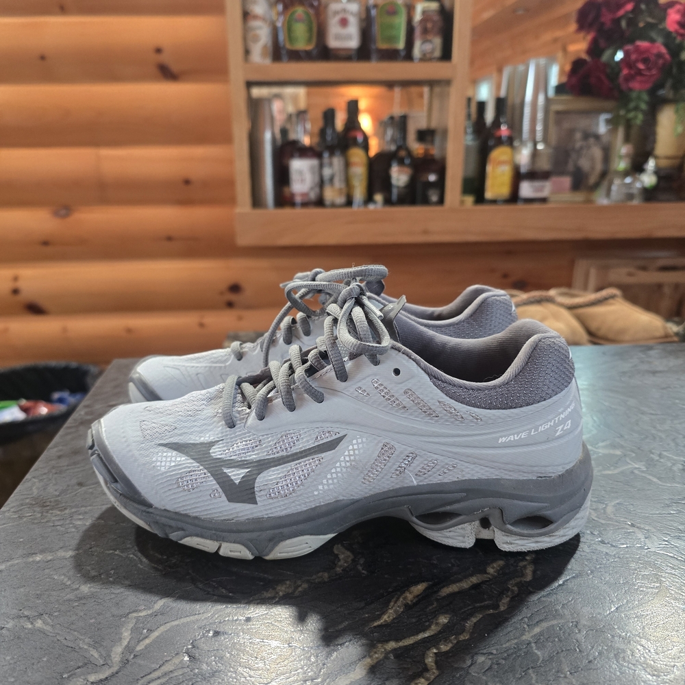Mizuno Wave Lightning Z4 Gray Sneakers
